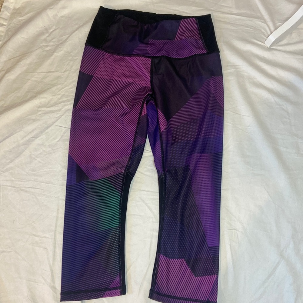Lucy Capri leggings multicolored size small